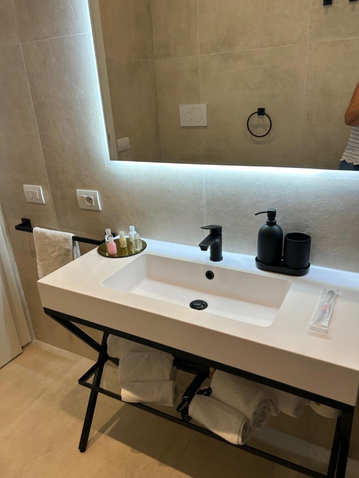 Casa Lounge Costituzione Hotell Cagliari Exteriör bild